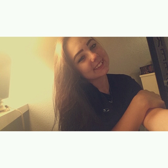 Meet your Posher, Noelle - Picture 1 of 1